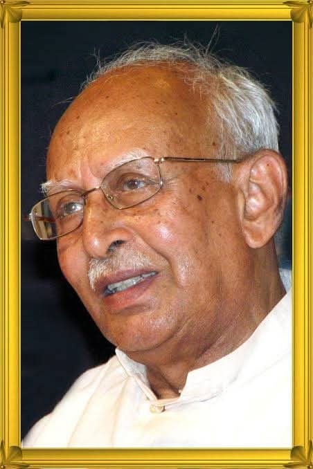 HRajaBJP's tweet photo. ஆர்எஸ்எஸ் பேரியக்கத்தின் ஐந்தாவது தலைவரான பரமபூஜனீய ஸ்ரீ K.S.சுதர்ஸன் ஜி அவர்களின் பிறந்த தினம் இன்று.

கையிலே ஏந்திய காவிக்கொடி என்றுமே தரைசாயாது!
நாம் எடுத்து வைத்த அடி எப்போதுமே பின்வாங்காது!
ஒளி நிறைந்த சூரியனின் முன்னால் இருள் வராது!
நாம் அனைவருமே பயமற்றவர்கள்! சிரஞ்சீவிகள்!
நமது தலையின் மேல் வரமளிக்கும் இறைவனின் கை உள்ளது!
ஆகாயத்தில் என்றென்றும் பரம பவித்ரமான பகவாக்கொடி பட்டொளி வீசி பறக்கட்டும்!

என்று முழங்கி பாரத அன்னையின் தேசப்பணிக்காக தன் வாழ்வையே அர்ப்பணித்த மகா புருஷர் காலம் சென்ற கர்மயோகி பரமபூஜனீய ஸ்ரீ K.S.சுதர்ஸன் ஜி அவர்களின் பிறந்த தினத்தில் தேசத்திற்கும், ஹிந்து சமுதாயத்திற்கும் அவர் ஆற்றிய அரும்பணிகளை நினைவுகூர்ந்து அவர் புகழ் போற்றி வணங்குகிறேன்.
