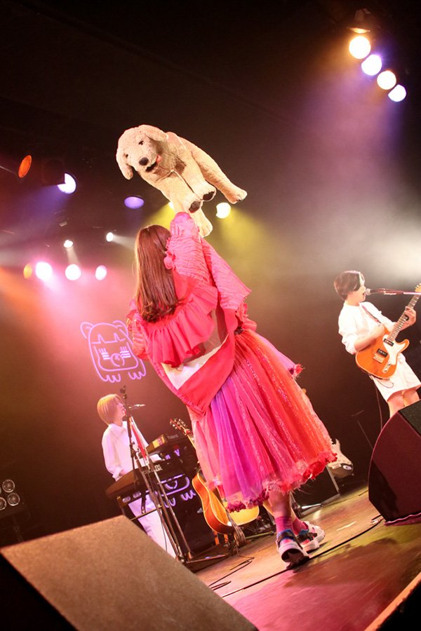 dy_dance's tweet photo. @kyon__kkk コレシアター04で合ってた！

コレサワ、“映画”のようなワンマンショーを開催。共感と感動を呼んだ新世代シンガーソングライターのパフォーマンスをレポート｜DI:GA ONLINE｜ライブ・コンサートチケット先行　DISK GARAGE（ディスクガレージ） https://t.co/kozauEzn5J https://t.co/LyJ9H9GBLe