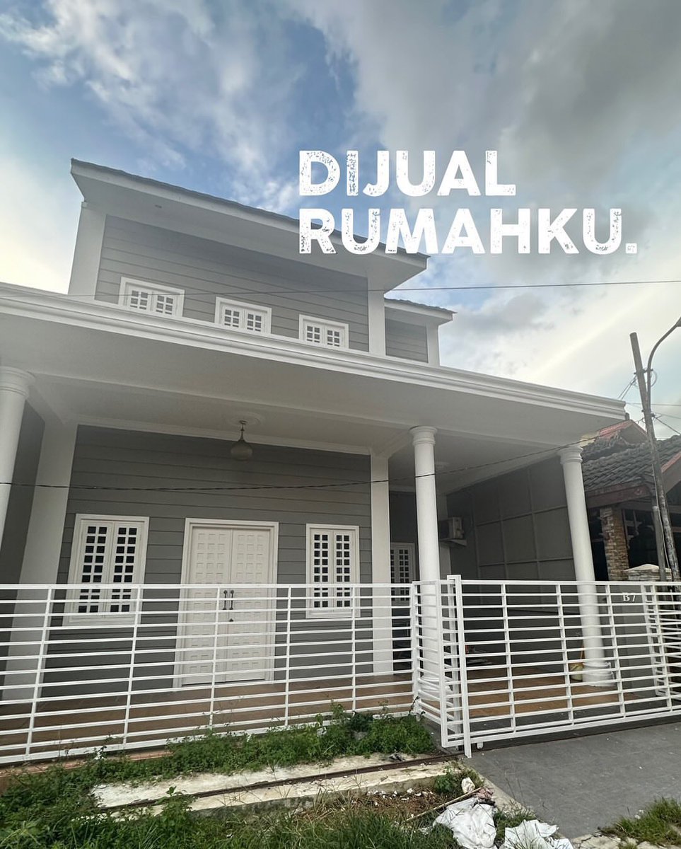 ikanatassa's tweet photo. Teman2, aku mau jual rumahku di Medan. Ini dulu rumah impian yg kurancang bareng sepupuku yg arsitek. Kujual krn aku pindah ke rumah baru. 
2 lantai, 4 KT, 4 KM, dapur bersih &amp; dapur basah. SHM. Lokasi dlm kompleks di Denai.

Buka harga di 1,1 M aja.
WA 08126510151.

Bantu RT ya. https://t.co/87i1lbxZSp