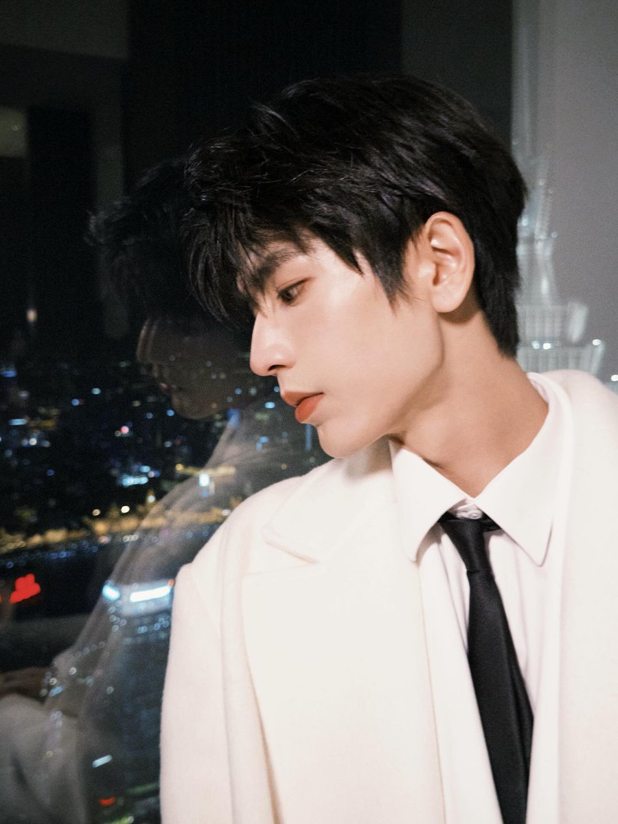 Cfrlos's tweet photo. city lights blur into the background while somehow all the focus stays here. polished, effortless, and carrying the kind of aura that never asks for attention. https://t.co/DABzdkgHRv