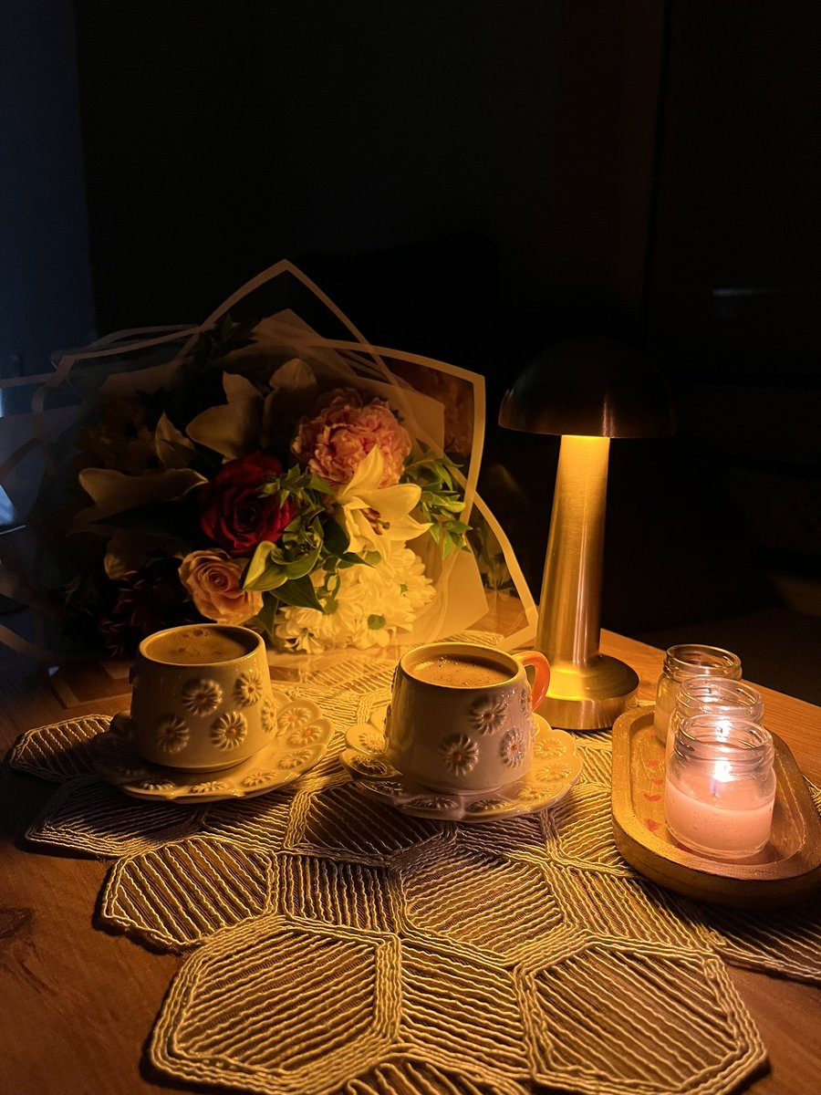 asualtys's tweet photo. içimden geldi çiçeklerim ve biz 🤍💐 https://t.co/9Z23sRbZoP