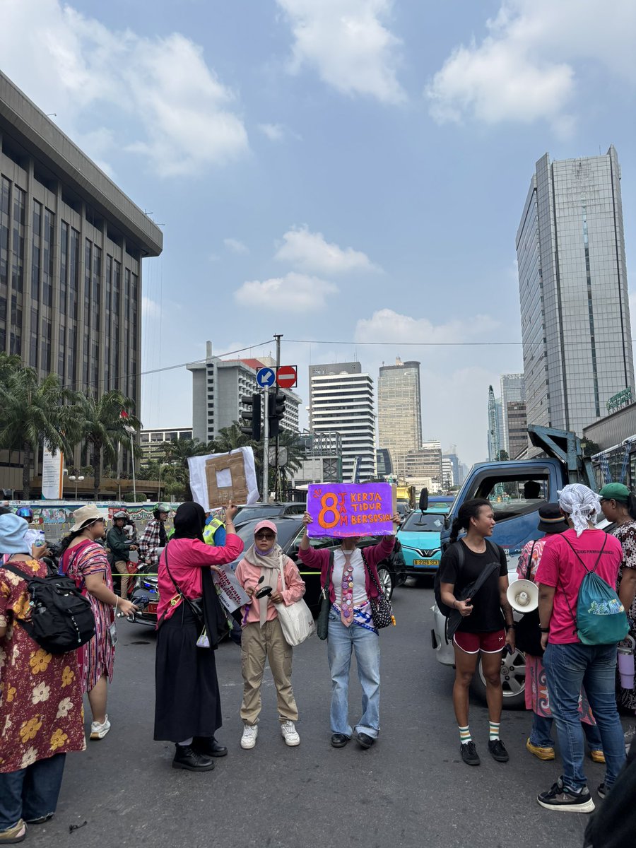 arisdogonzalez's tweet photo. Turunkan Harga, Ciptakan Lapangan Kerja, dan Hentikan MBG https://t.co/sRViwvhsBX
