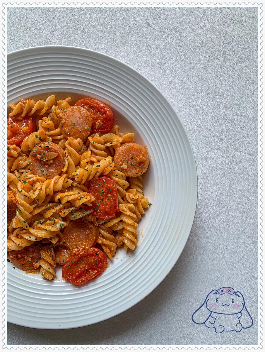 ofsqver's tweet photo. [Simple and cozy weekday dinner: homemade tomato pasta with a sprinkle of fresh basil. No fancy stuff, just all the good vibes! ]， https://t.co/zxgjK1t4kZ