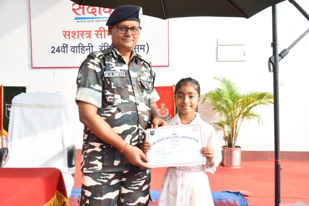 24BnSSB_INDIA's tweet photo. 17.06.2026 को संदीक्षा परिवार द्वारा आयोजित कार्यक्रम में 24वीं वाहिनी स.सी.ब. रंगिया के स्थापना दिवस समारोह (30.05.2026) के सांस्कृतिक प्रतिभागियों को उनकी उत्कृष्ट प्रस्तुतियों हेतु प्रशंसा-पत्र प्रदान कर सम्मानित किया गया। https://t.co/quq9mIJoSu