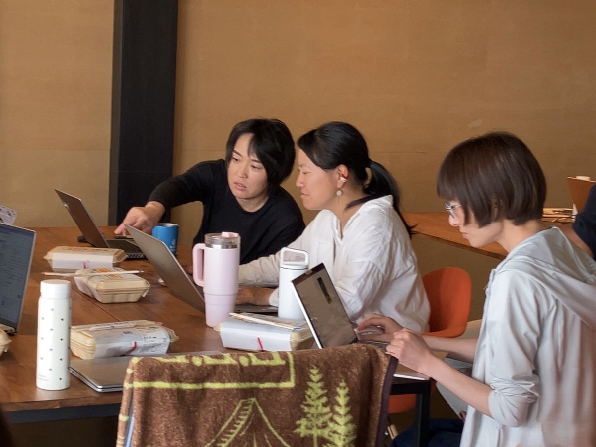 gofield's tweet photo. 「パワーランチ」第3回開催🍱
テーマはGoogle Workspace活用法。AI・DX推進室の早川がGoogleカレンダー運用やGmail活用術、AI機能の活用事例を紹介し、業務効率化のアイデアを意見交換しました。
今後も働きやすい環境づくりと業務改善に取り組みます。 https://t.co/2jqN1BmDNF