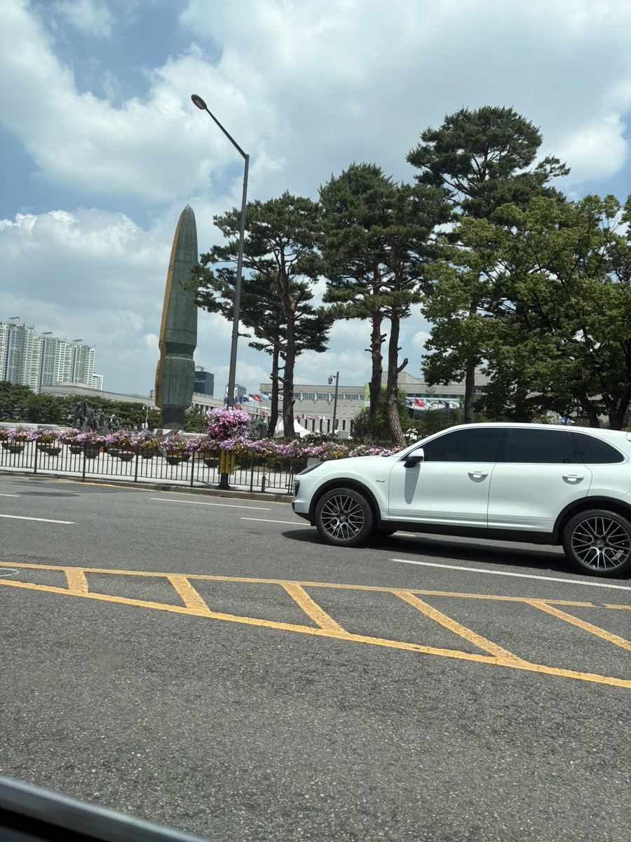 asobi__aka__'s tweet photo. 2日目最終日はBTS巡り🫰
事務所行ったりおうち付近行ったりカフェ行ったり、。
テテがライブで付けたのと同じ指輪買った🥰
今日で日本帰りまっす🫶韓国バカ楽しかった🥲💗 https://t.co/MsMzifTEaP