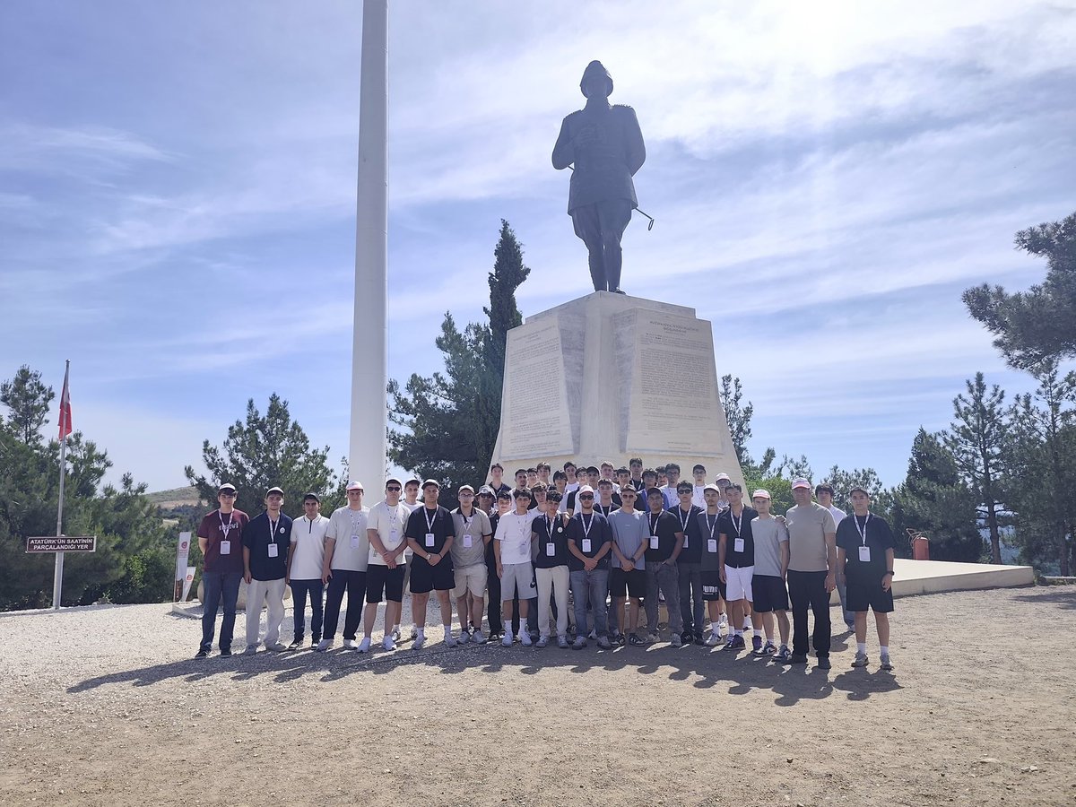 GSB_NazilliGM's tweet photo. Nazilli Anadolu Lisesi öğrencileriyle birlikte Bir Destandır Çanakkale programı kapsamında Çanakkale’deydik.🇹🇷🇹🇷🇹🇷 https://t.co/HwjLwxQhcG