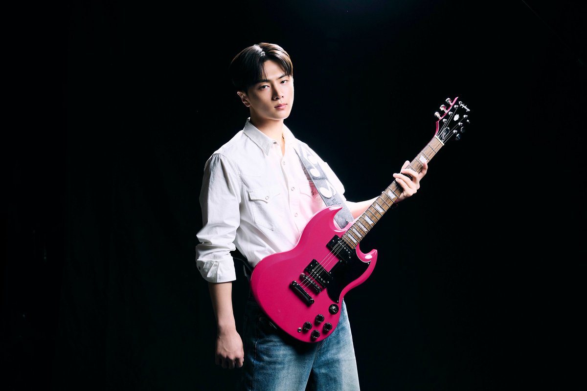wonniesgardn's tweet photo. I don't think we understand how crazy this is. A GUITAR contributed to him?? from Gibson??
companies usually pull brand deals to promote their idols but this is beyond that. HE pulled that for himself.
that was HIS dream and HE achieved it by HIMSELF!
he is such an inspiration. https://t.co/XWEMGQdhYB