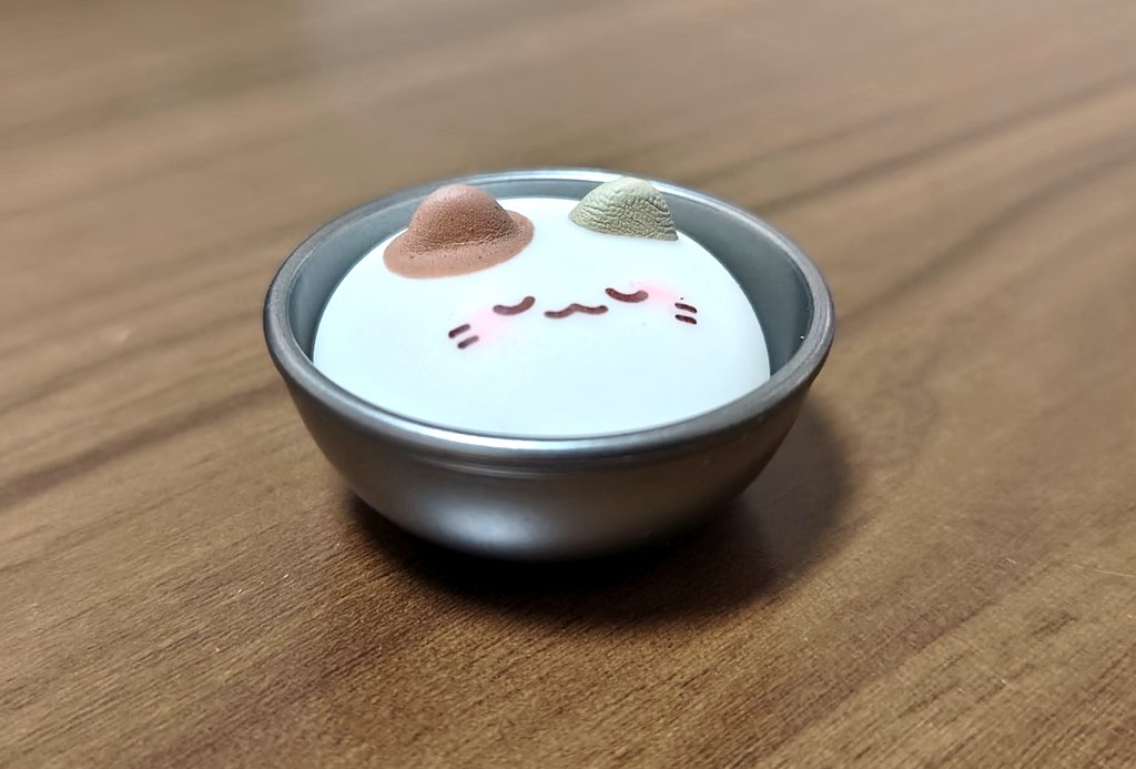 blackpocoss's tweet photo. 「おやすみ、すやパン」なるかわいいガチャがあったので回してみた。
何だこの恐ろしく優しいぷにぷに感は…ストレス軽減しそうなので職場に置こう… https://t.co/fhhvy0MFka