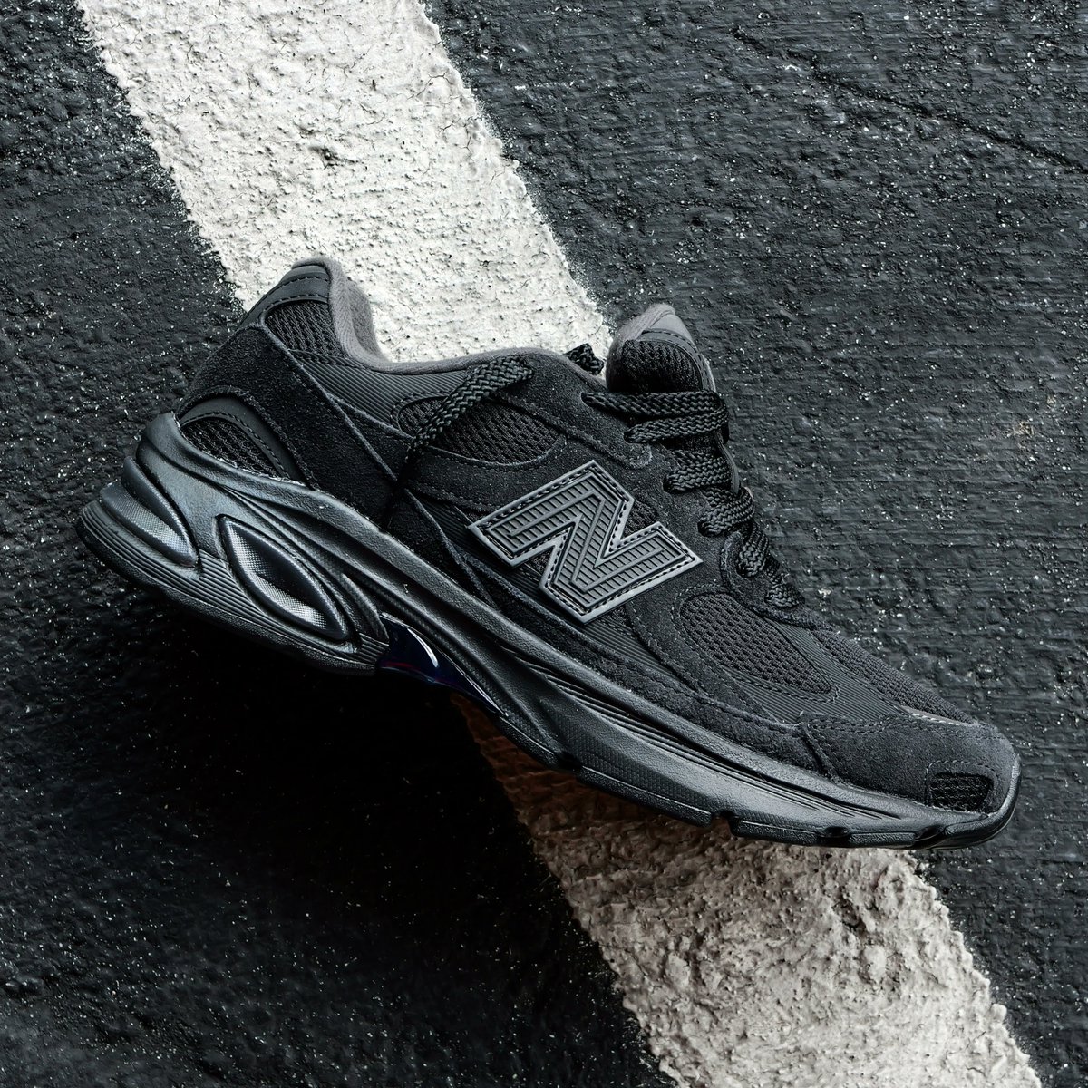 fullress's tweet photo. New Balance U2010 7B1 “Triple Black” (ニューバランス) [U20107B1]が、2026年 8月 発売予定！

・Rakuten Fashion 先行予約

https://t.co/iJLfkr6PkR https://t.co/cJB6iTWH5F