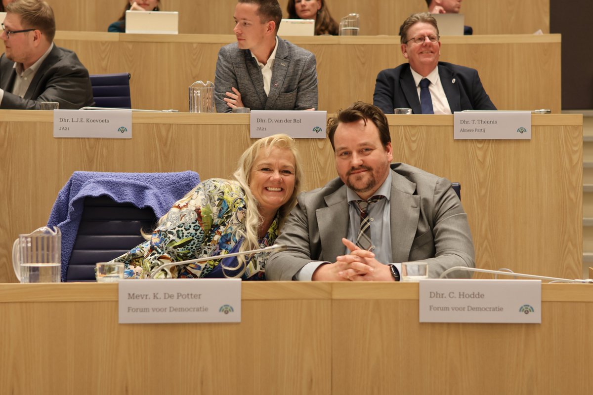 FVD_Almere's tweet photo. Vanavond staat er weer een hoop op de agenda, waaronder de bespreking van 4 amendementen en 3 moties van FVD, stemming over 3 amendementen van FVD én een debataanvraag van FVD. Benieuwd naar de onderwerpen en de reacties van andere partijen? Kijk mee via https://t.co/uJbLva5SWZ! https://t.co/xMFwY85xYt