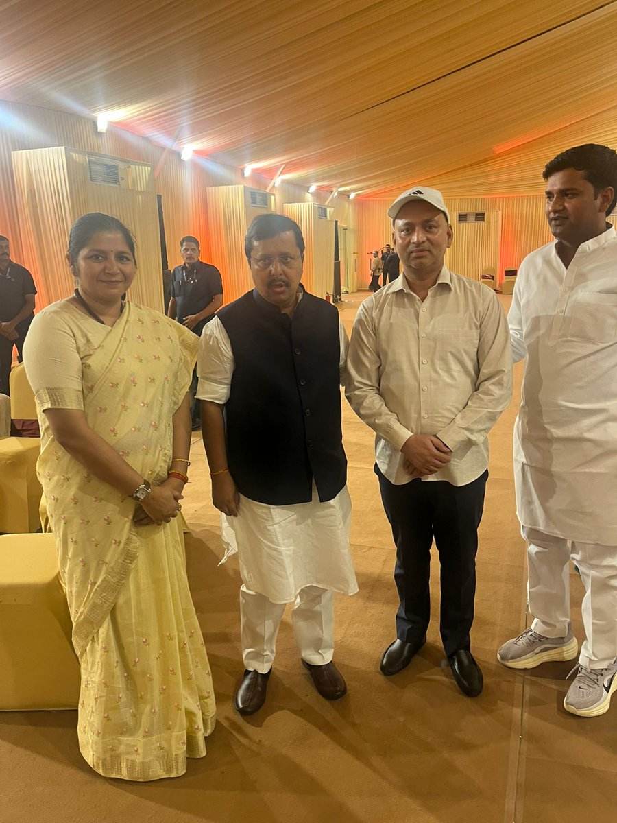 BJPMM4Delhi's tweet photo. भारतीय जनता पार्टी के माननीय राष्ट्रीय अध्यक्ष श्री @NitinNabin जी के नई दिल्ली स्थित सरकारी आवास में आयोजित गृह प्रवेश कार्यक्रम में दिल्ली प्रदेश महिला मोर्चा अध्यक्ष श्रीमती @richapandey जी ने शामिल होकर उन्हें बधाई एवं शुभकामनाएं दीं।
@PMOIndia
@BJP4Delhi https://t.co/ddTmB4yTVq