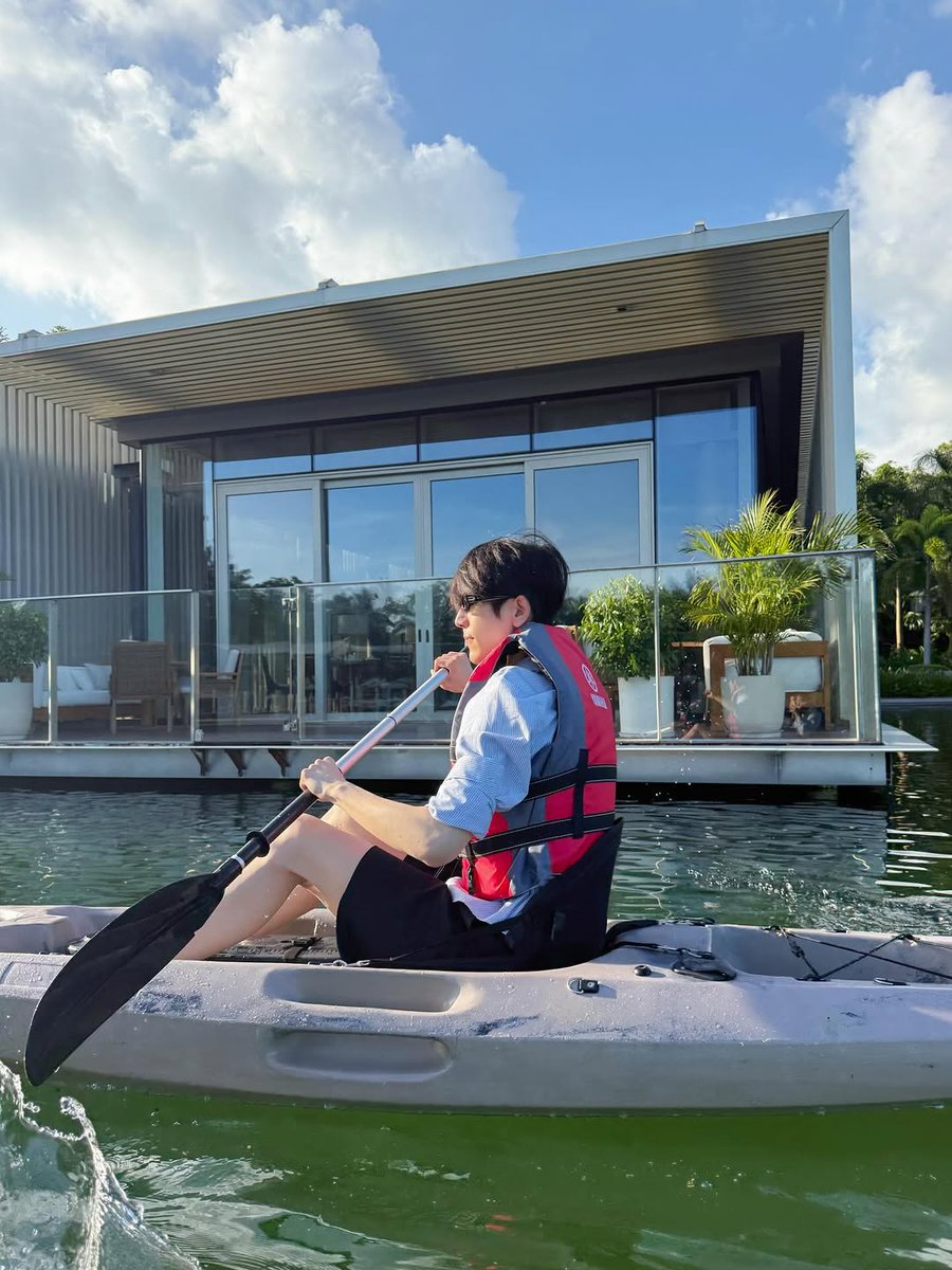 Cfrlos's tweet photo. drifting across the water with a view that looks straight out of a postcard. fresh air, calm waves, and a moment worth keeping. https://t.co/Wk9MYqfxHk