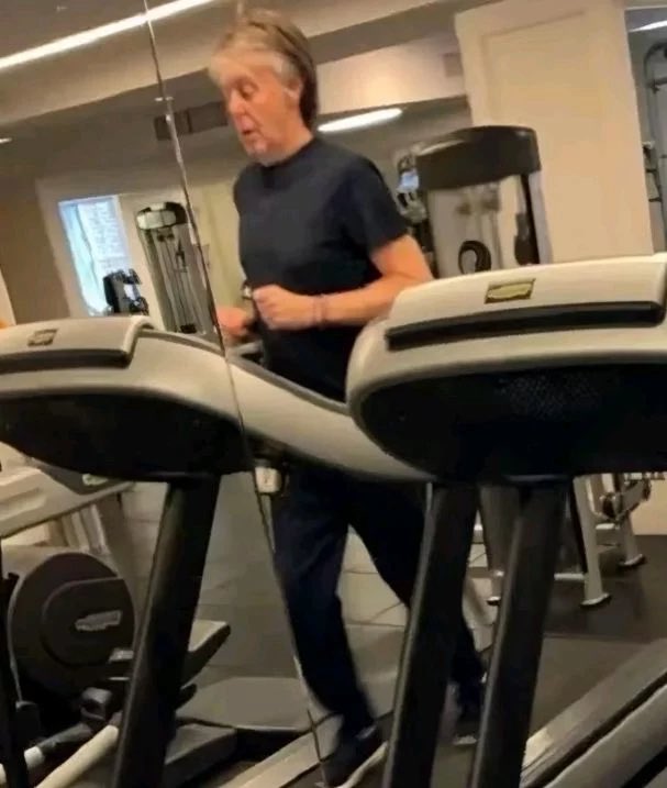 PONYP4UL's tweet photo. he’s the youngest 84 year old to ever exist https://t.co/Js2OaeWT3u