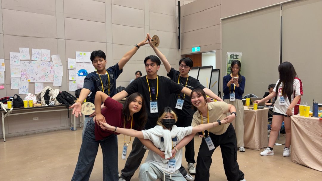 OCAC_TAIWAN's tweet photo. 🌟 Unforgettable youth!  The "2026 Overseas Compatriot Student Seed Navigation Camp" was an absolute blast! 🚀
With the spirit of "students helping students," we trained outstanding youths to become campus leaders
This year featured the truest Taiwanese spirit:
⚾ Learning passionate Taiwanese pro baseball cheers to build team cohesion!
🎤 A Mandopop party using music and dance to forge transnational friendships!
We expect these "seeds" to bring warmth back to campus, help freshmen adapt to Taiwan, and bravely build their future blueprints 💪✨

#LeadershipCamp #OverseasCompatriotStudent #TaiwanBaseball #Taiwan
