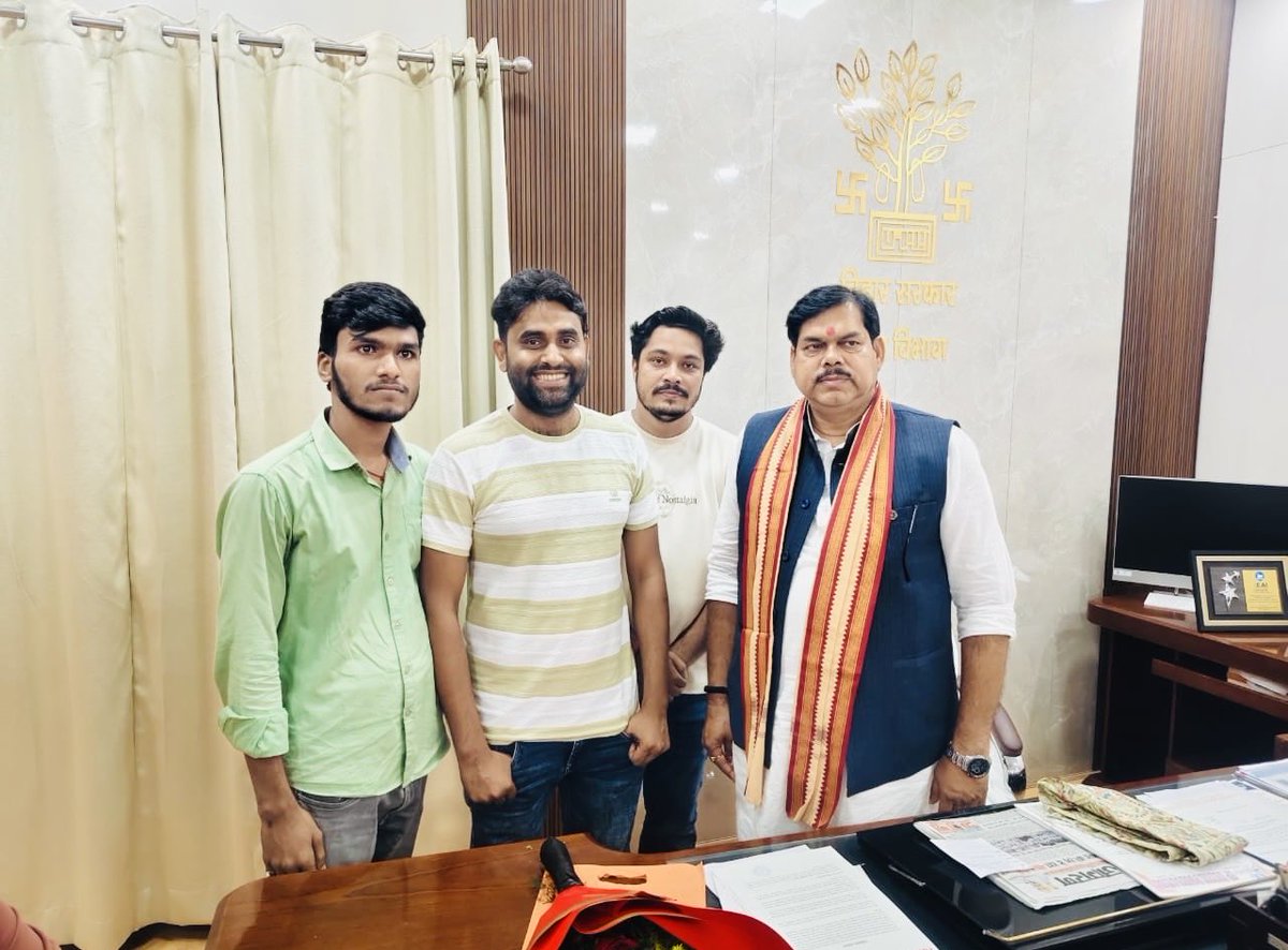 iamluvkashyap's tweet photo. शिक्षा मंत्री जी आपसे बहुत उम्मीद है क्यों की आपने अब तक जितने भी इंटरव्यू दिए है सारे में आपने यही कहा है की आप जुलाई महीने में TRE 4 जारी कर देंगे! आपसे TRE 4 स्टूडेंट्स को काफ़ी उम्मीद है!
@BPSCOffice @BiharEducation_ 

@DileepY51270176 

#bpsc #bpsctre4 #TRE4 #BPSC https://t.co/c4DknuyBz0