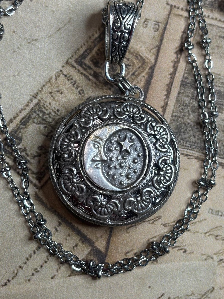 Witschy's tweet photo. https://t.co/cmJbSlvhUi Photo locket, starry sky locket, moon and stars, Anniversary lunar necklace. #locketnecklace #ooakjewelry #unique #photolocket #etsy #etsyfinds #etsygift #etsyshop #giftforher #giftideas #handmadegift #handmadejewelry #ooak #shopping #uniquegift https://t.co/WAeX7Iro74