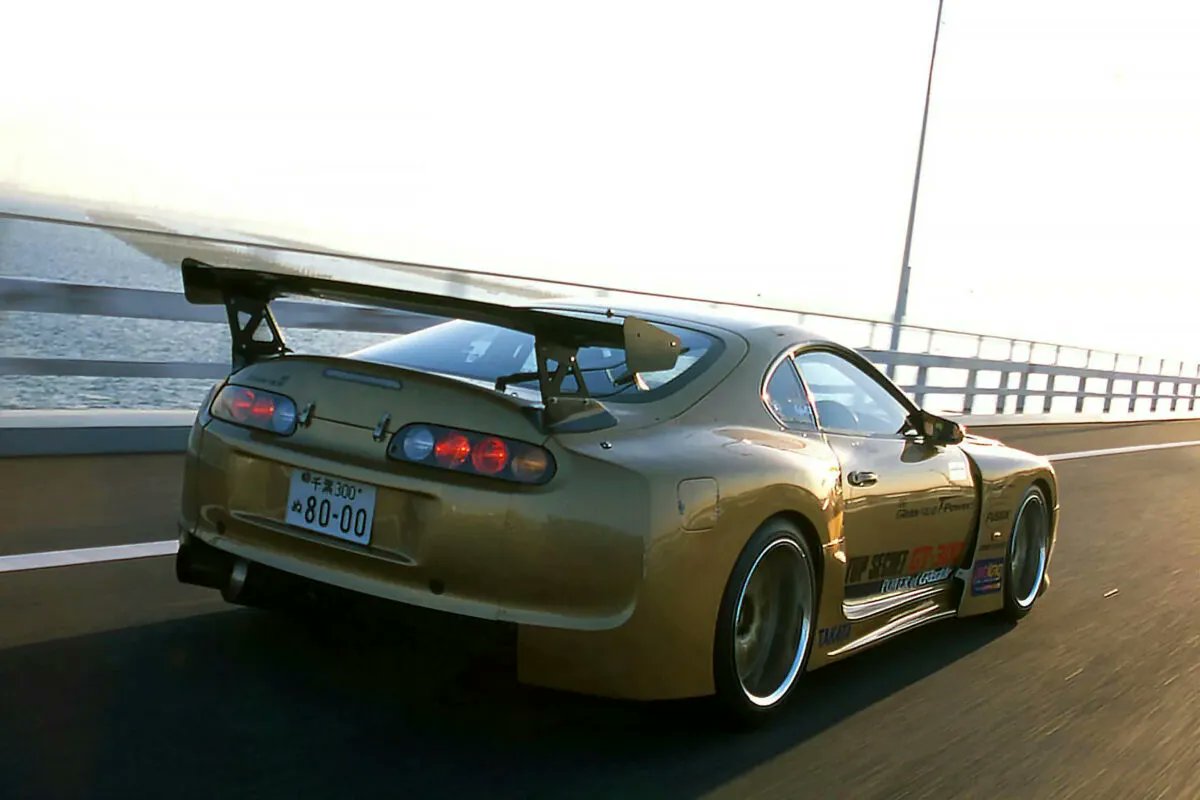 TunedCarsJapan's tweet photo. 「スモーキー永田の狂気が生んだ傑作！」トップシークレットGT300スープラの知られざる真実
https://t.co/VlJSIGm81I

運動性能と耐久性を突き詰めて2.2L仕様の3S-GTEを換装。
アクセルを踏み込んだ瞬間、視界が一気に狭まる怒涛の加速を見せる！ https://t.co/QQj8qFjYI8