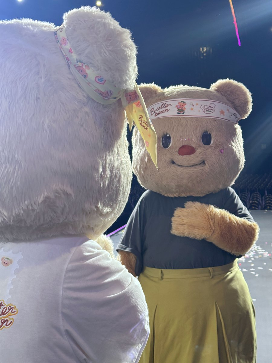 butterbear_kr's tweet photo. [#비하인드버터베어] 
#2026butterbearcampingclub 팬미팅 비하인드! 
팬분들에게 멋진 퍼포먼스를 보여주기 위해 
열심히 연습하는 버터베어와 비앙카의 모습 📸✨
멋지다 〰️ 곰돌이 자매들 🧸💗 https://t.co/LIuzL2dCPf