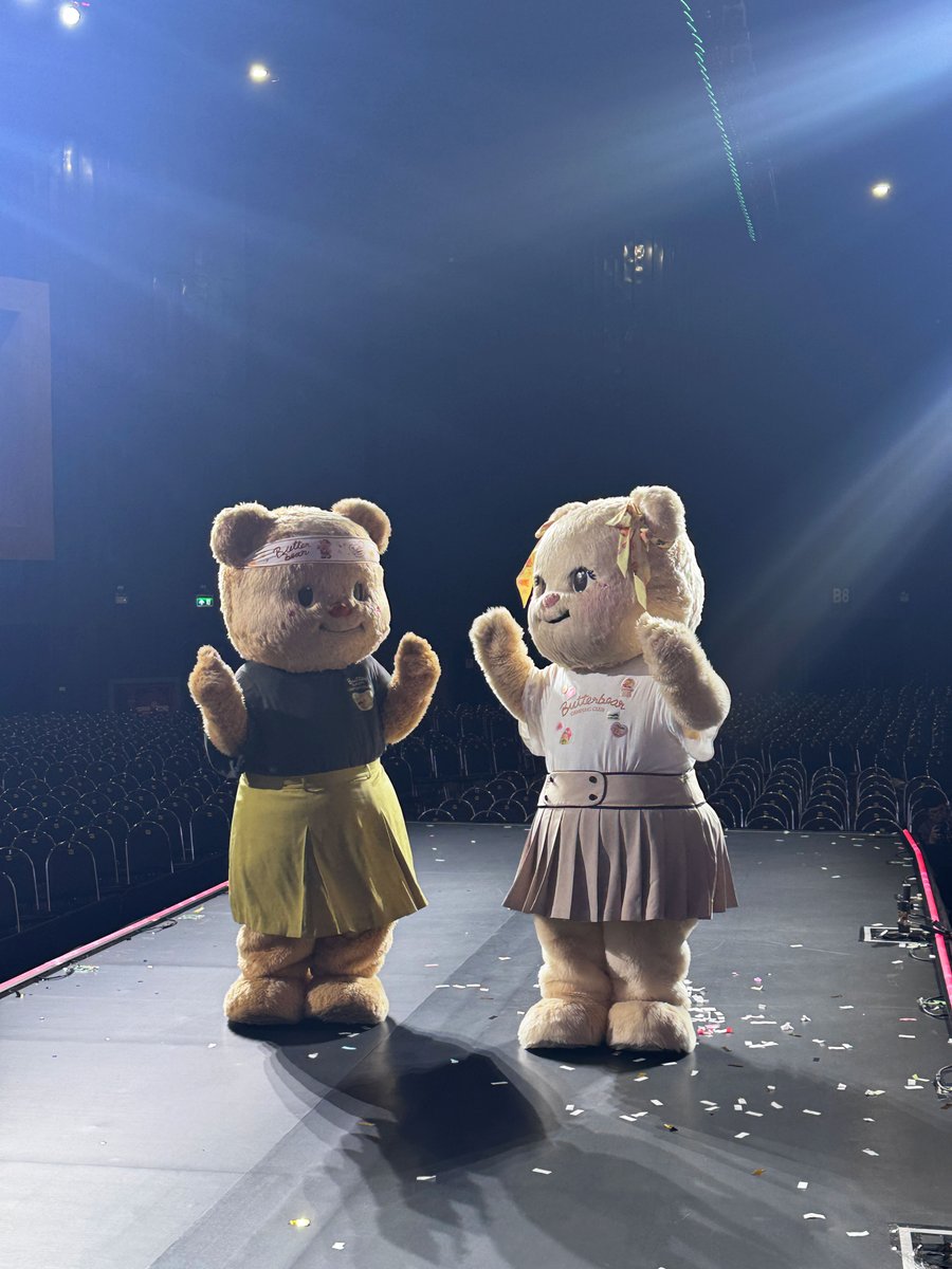 butterbear_kr's tweet photo. [#비하인드버터베어] 
#2026butterbearcampingclub 팬미팅 비하인드! 
팬분들에게 멋진 퍼포먼스를 보여주기 위해 
열심히 연습하는 버터베어와 비앙카의 모습 📸✨
멋지다 〰️ 곰돌이 자매들 🧸💗 https://t.co/LIuzL2dCPf