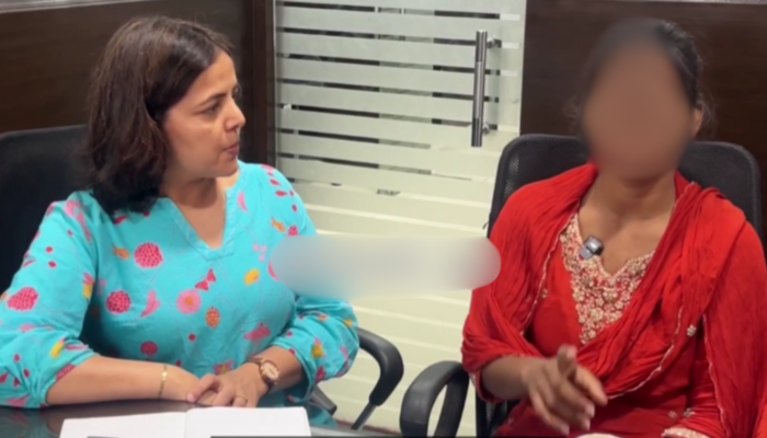 OpIndia_com's tweet photo. ‘I can take care of the police, but I cannot tackle the Bajrang Dal people’

Read how a Muslim cleric was forced to turn down the conversion and Nikah of a Hindu woman trapped in love jihad

https://t.co/tg2KRpLeff https://t.co/QjOkMEtUye