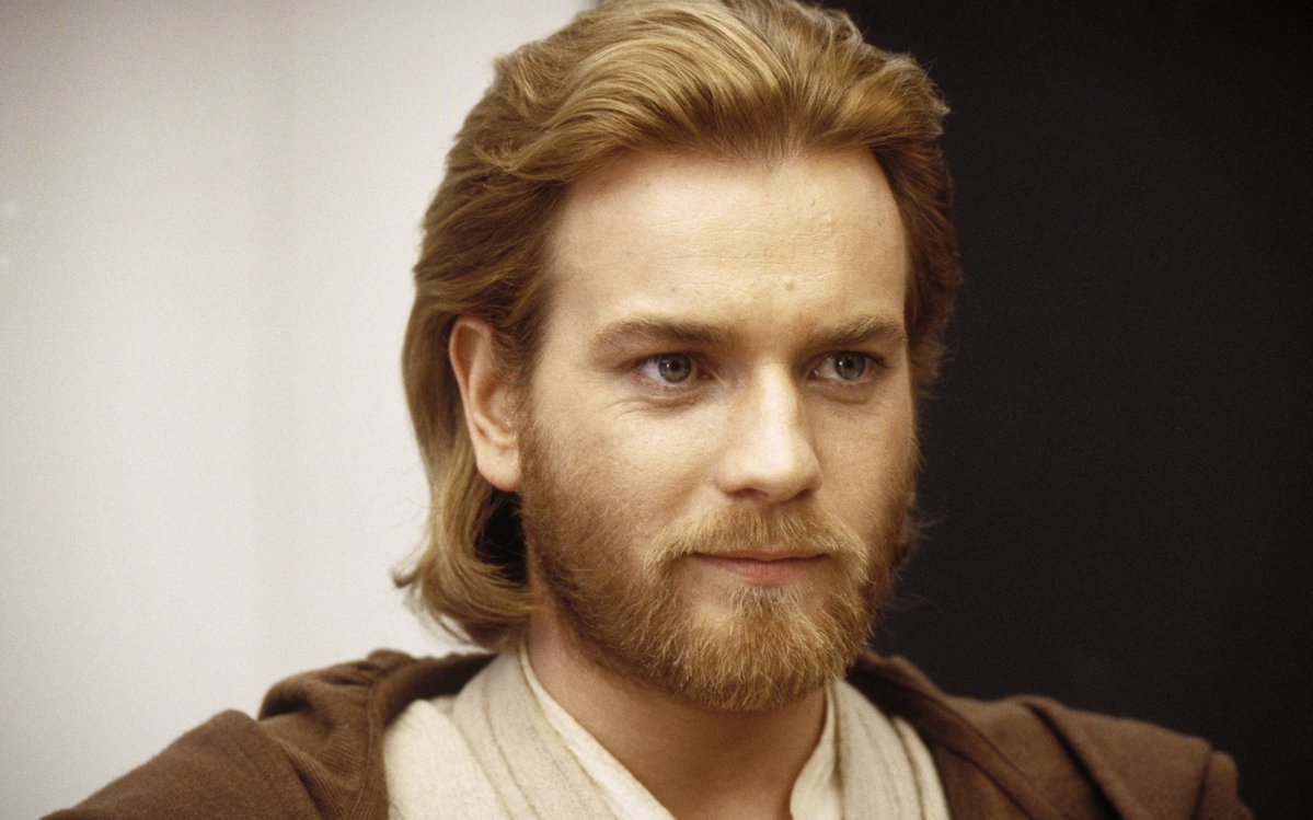 VigilantesSaber's tweet photo. Something relatively minor about the Obi-Wan Kenobi series that bothers me more than it should is that they styled his hair wrong in the flashback. The combed-back part looks too modern compared to the messier mullet he had in 2002.

His present-day hairstyle is actually closer. https://t.co/T0GGPd4Hsj