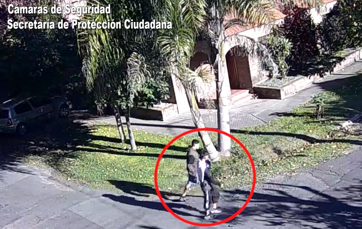ZNVISION's tweet photo. Dos delincuentes cometieron un ilícito en General Pacheco y quedaron detenidos https://t.co/xHFpvsPmXv a través de @znvision @AlertaTigre https://t.co/WJl7fCQlfC
