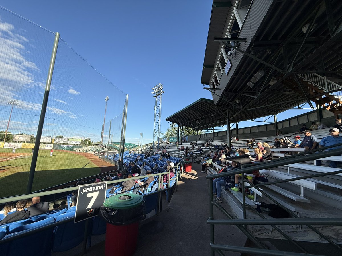 FarmSysChrons's tweet photo. Special thanks to Scott Reasoner and his team with the @gfvoyagers. One of the friendliest staffs I have had the pleasure to experience in all my travels. Hometown baseball is alive and well in #greatfalls. And special thanks for recognizing my veteran brother with a #firstpitch. @PBL1939 #summerleague #baseballpeople