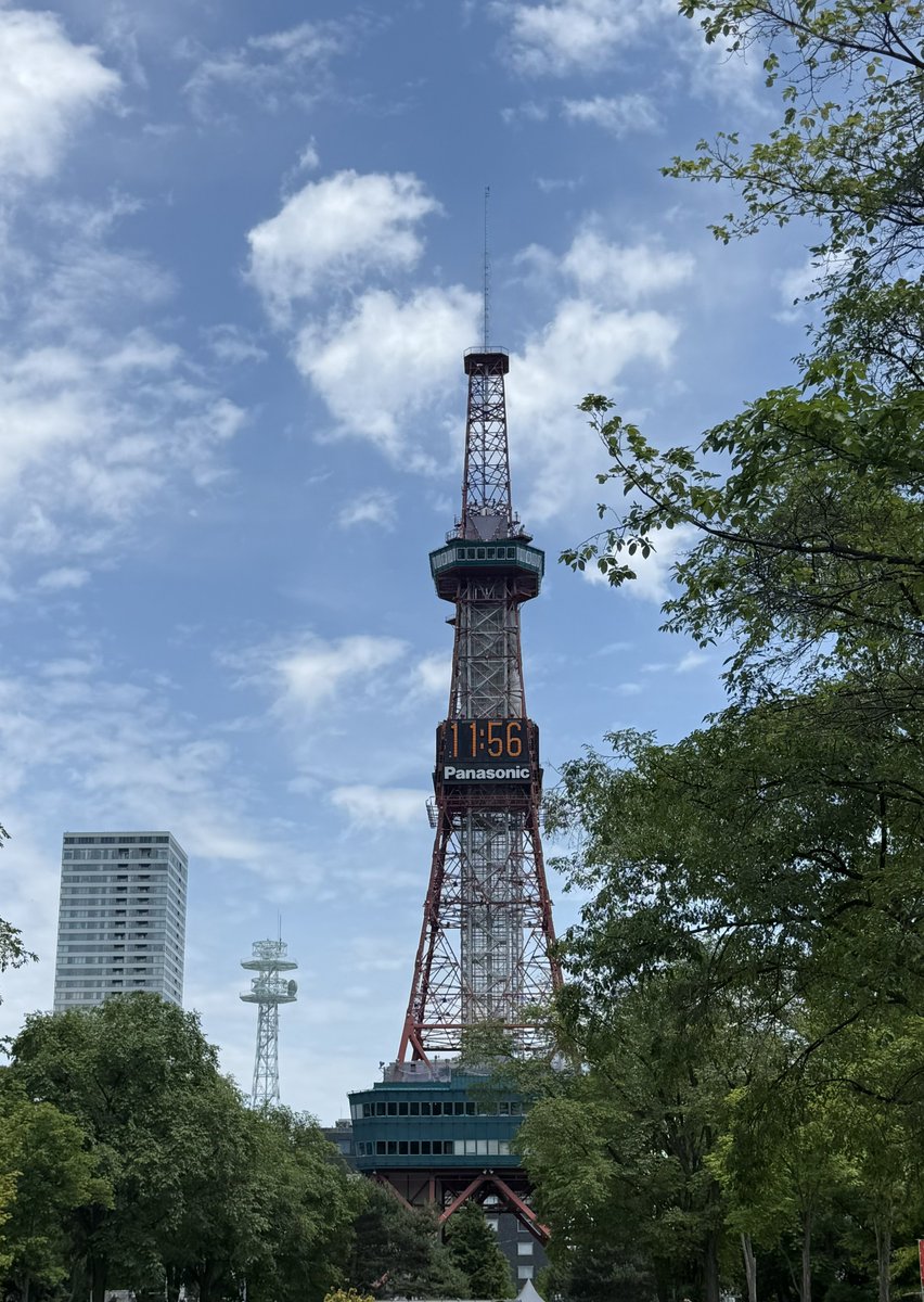 MiyakoHonda's tweet photo. #ディズニーオンクラシック

札幌公演、ありがとうございました！
360度どこを見ても皆様のキラキラの笑顔が溢れていた幸せ空間でした☺️❤️

写真は🦀ポーズで！
シャッターの掛け声は勿論……

「カニ〜！」 https://t.co/s4o9Ww7cHz