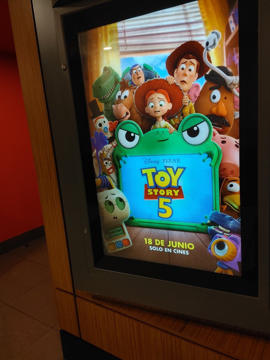 tupapistarty's tweet photo. Si tienes una conexión emocional con Toy Story 2, mega recomiendo la 5, es su complemento. No es una secuela innecesaria porque tiene un mensaje y un sentido, y cierra algunos cabos. Mejor que la 4. 8.5/10. https://t.co/r8pFBO6ANq