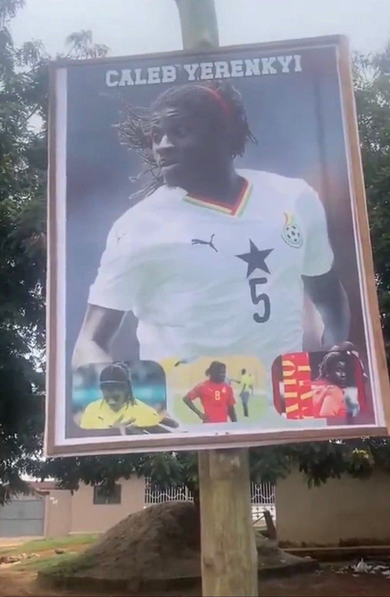 El_Hincha12's tweet photo. 🚨 Caleb Yirenkyi anotó hace unos minutos el gol de la victoria para que Ghana venciera 1-0 a Panamá.

Más temprano hoy, su padre, que trabaja como carpintero en la ciudad ghanesa de Bechem, colocó una foto de su hijo en su taller como muestra de apoyo al jugador.

Una historia escrita en el cielo. 🇬🇭✨