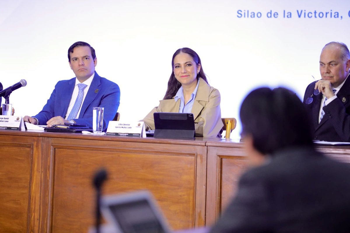 jorgelona1's tweet photo. El periodismo y la defensa de los derechos humanos son pilares de la libertad y la democracia del Guanajuato que nos compromete a todos. Hoy presentamos el informe anual de @C_PROTECCIONGTO y con la Gobernadora @LibiaDennise, refrendamos el compromiso de proteger estas dos importantes vocaciones, desde la ley, las instituciones y el trabajo conjunto, para bien de toda la sociedad.