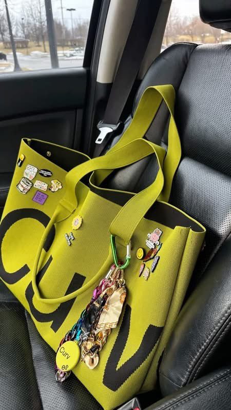 juliethardt's tweet photo. I’m so in love with bagggg 😩😍 https://t.co/0IvF435IFC