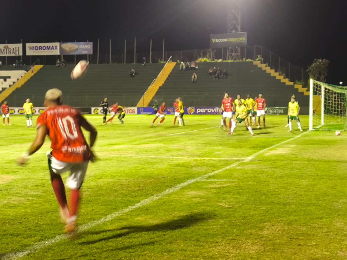 agesporte's tweet photo. Uma das piores partidas do Mamoré em casa. Levou de 1x0 do Boa e acumula três jogos sem vencer no M2. Preocupante! Torcedor protestou no final. https://t.co/zEn6eaEBV4 https://t.co/6n6pRwbF7c