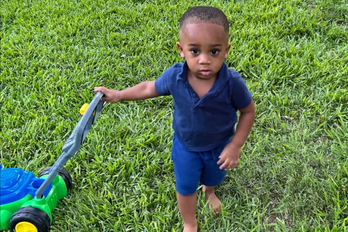 IAmMisterEazy's tweet photo. Kohen Kartier Wiley’s mother held him up to show police there was a baby in the car.

They shot him anyway.

He was 1 year old. Over an alleged box of diapers at a Mississippi Walmart.

#JusticeForKohen #BlackLivesMatter https://t.co/DWYcGymkWC