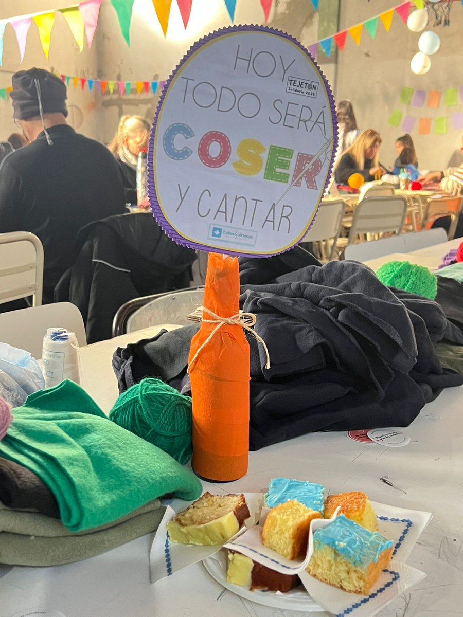 AcsMoron's tweet photo. Acompañamos a la EP N°12 de Morón en el "Tejetón Solidario " realizado en la escuela sumándose al proyecto de "Calles Solidarias" donando manta, lana y alimentos no perecederos.Agradecemos los aportes y representación de la Lic.Cornejo y la Prof.Falcone.
Seguimos haciendo Patria! https://t.co/AOBC6kzhpM