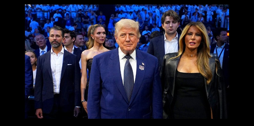 WBBanner's tweet photo. @realKrisCruz Don Jr. wasn't wearing a tie that night. https://t.co/liK1AJLjhM