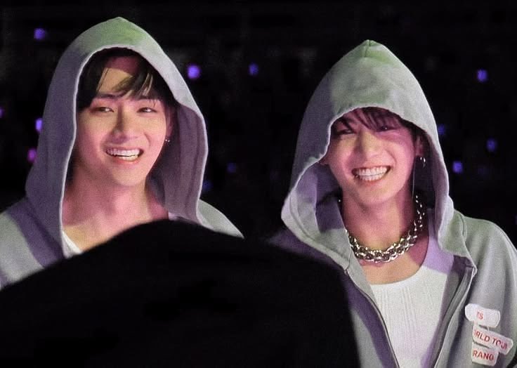 jksgaze's tweet photo. twins https://t.co/37Rh2pTSw7