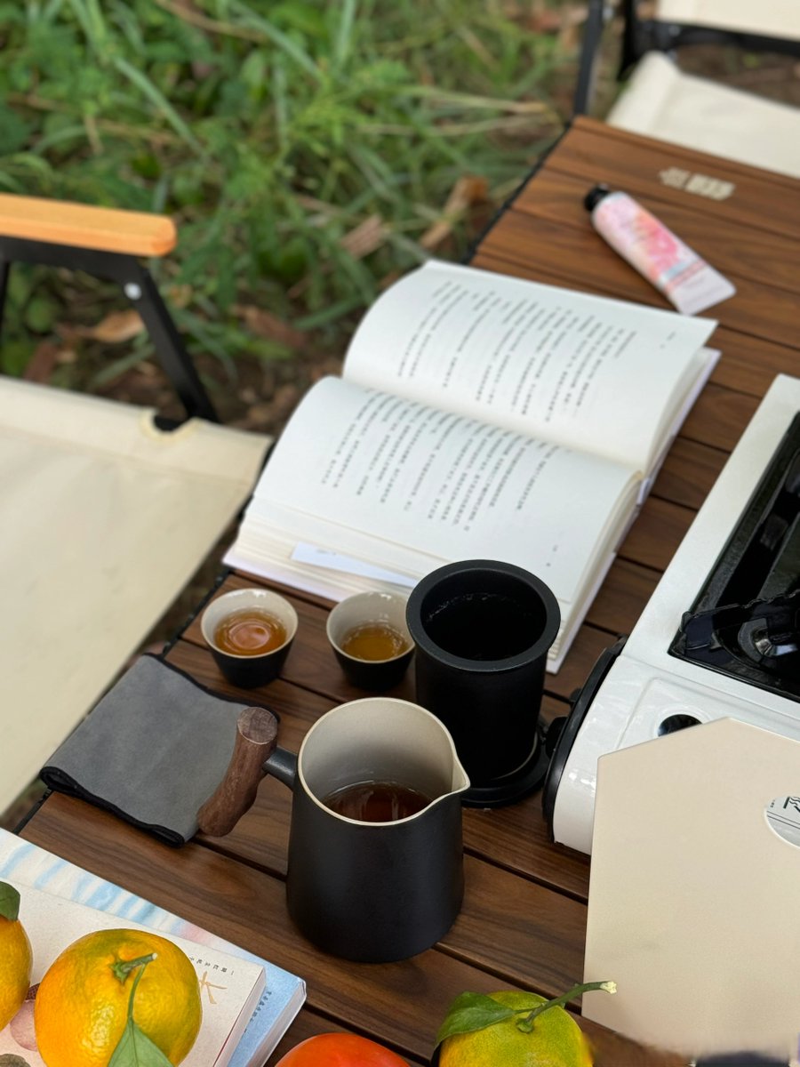 JanetIvan26941's tweet photo. Just finished a book with a cup of iced latte on the balcony—perfect lazy afternoon vibe https://t.co/vJhPJJ9mP0
