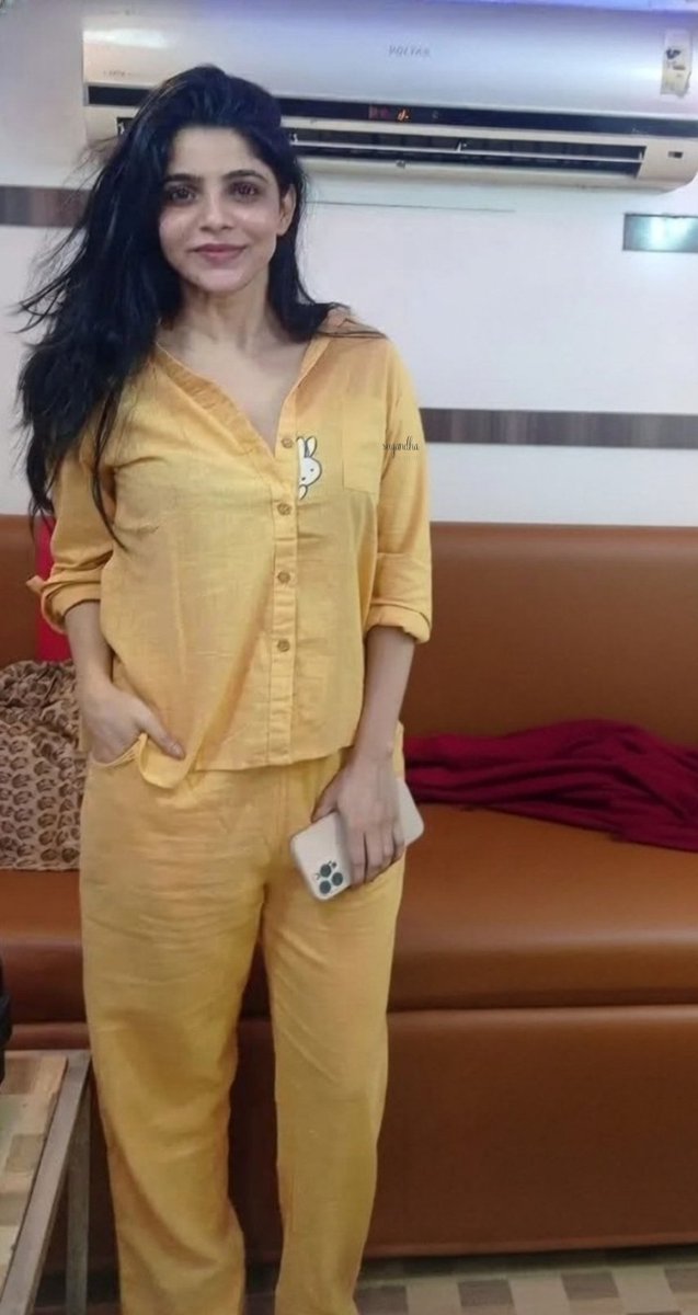 Queensugandha's tweet photo. स्त्री एक ज़िद्दी किरदार है,
जिसे सिर्फ प्रेम से ही समझाया जा सकता है....
🤍🩵💛❤️💜♥️💚🤎

#सुप्रभात_जिंदगी 
#सुगंधा 
#हर_हर_महादेव 
#ॐ_नमो_भगवते_वासुदेवाय_नमः 
#वंदे_मातरम् https://t.co/Jy7Ki3dphd