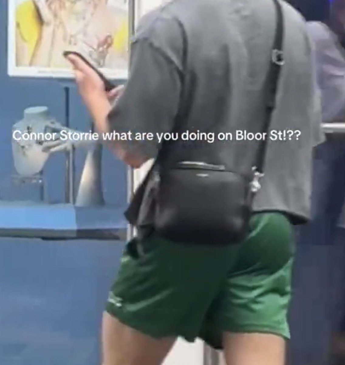 hudframe's tweet photo. so they are buying matching shorts... i see then https://t.co/w4f0axcoo8