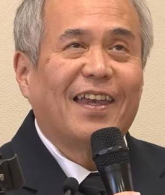 dadeyade's tweet photo. 同志社国際【現】西田校長

ご遺族のお母様に淡々と
「先ほど、えーと12時…29分に
えーと、どこの病院だっけな
えーと、北部地区医師会病院にて死亡が確認されました」

知華さんが亡くなったのはこのたった7分前

直後の記者会見で笑顔
内容は自己弁護の嘘
文科省から指導

この人校長の資格ある？ https://t.co/GwUCu6SPn3
