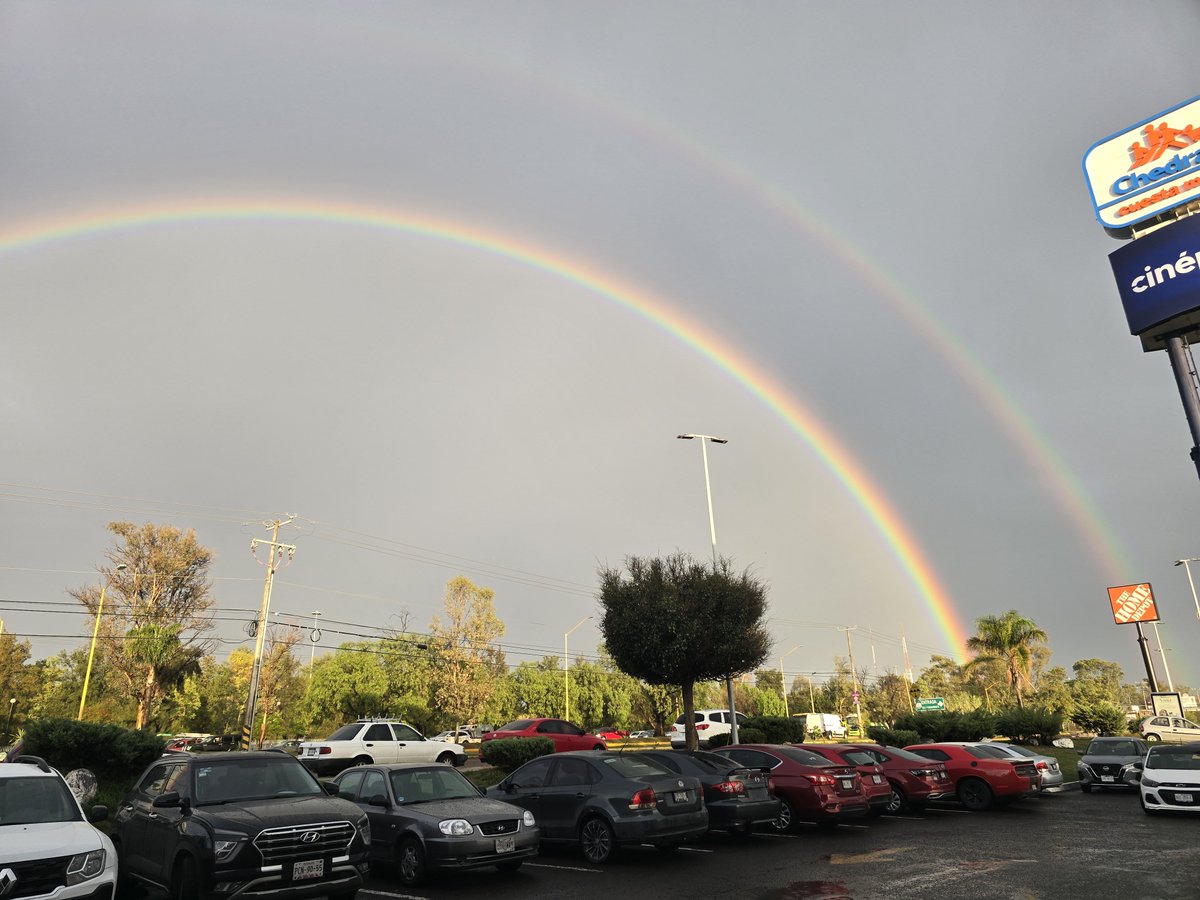 El_Anubis1's tweet photo. Somewhere over the rainbow
Way up high
And the dreams that you dream of
Once in a lullaby https://t.co/IUA05NR4Wi
