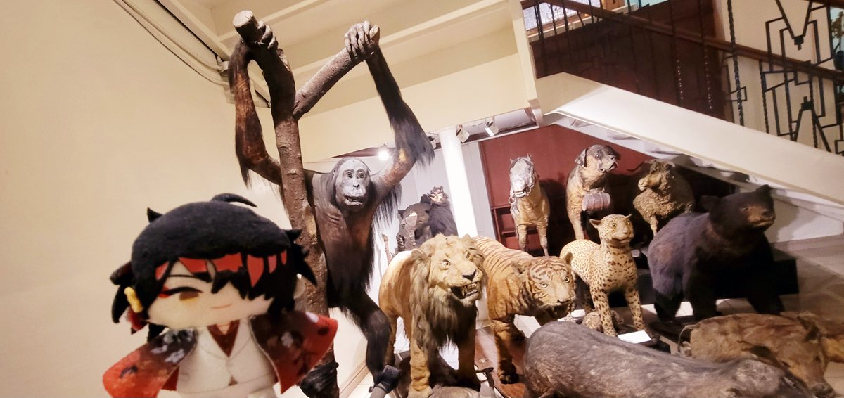 kiryuvel's tweet photo. Museum visit 🖼🐒 #VoxAkuma #MiPuppet https://t.co/sADvmXBbTb