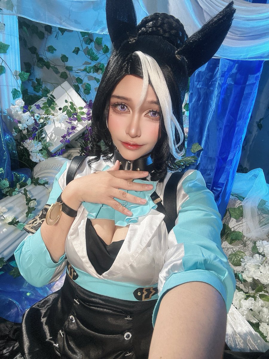 katiecakeyy's tweet photo. Good morning 🥰 I love cosplaying Mejiro Ramonu 😩😩 https://t.co/DjWMLnYfBx