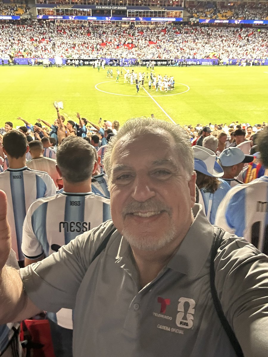 FernandoFiore's tweet photo. @ErnestoMottaNYC Abrazo y a seguir disfrutando https://t.co/jv91thSwWt