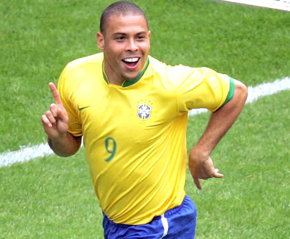 futnostalgico's tweet photo. 🇧🇷 Ronaldo Fenômeno ficou no topo da artilharia da Copa do Mundo de 2006 a 2014 (cerca de 8 anos), até Miroslav Klose superá-lo com 16 gols na semifinal do 7 a 1 contra o Brasil. 

Nostálgico! https://t.co/Vsp7qZD1Gl