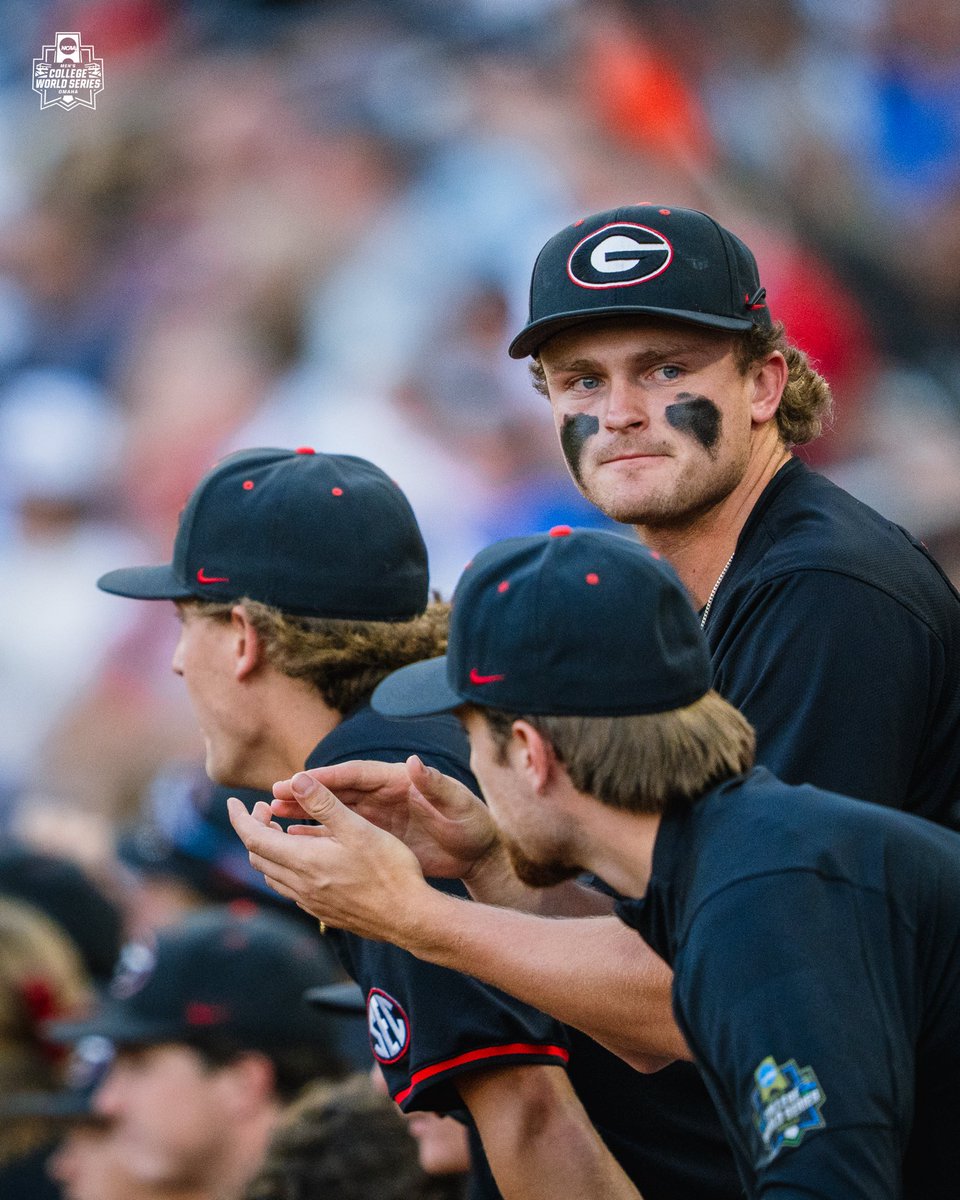 NCAABaseball's tweet photo. Final outs 🔜

#MCWS https://t.co/T7Bv6z3wiJ