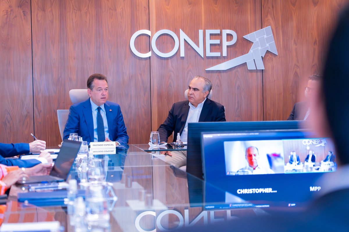 CandyRomeroRD's tweet photo. Desde el @CAPPenlinea, el ministro @itobisono  continúa promoviendo acciones que consolidan al país como un referente en innovación. En esa dirección, avanzan los esfuerzos para que vuelva a recibir el Diálogo Regional del World Governments Summit para América Latina y el Caribe. https://t.co/l9aqydCQkD
