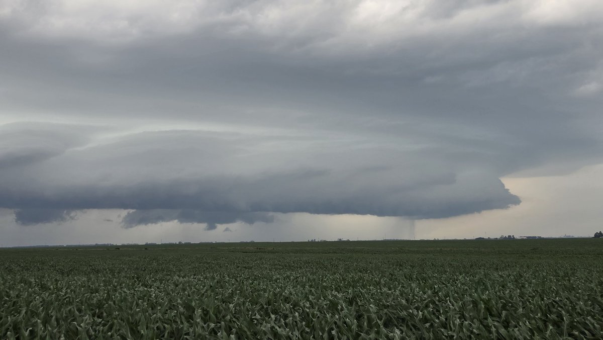 ConsWx's tweet photo. Successful chase day in Illinois! Multiple tornadoes from four different supercells with top tier structure. Lots of driving #ILwx https://t.co/ekbrlfNnra